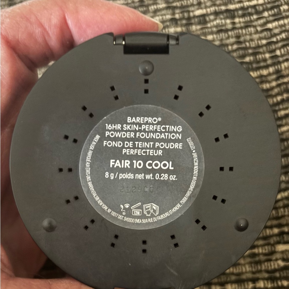 bareMinerals BAREPRO Foundation - Compact - Picture 2 of 3